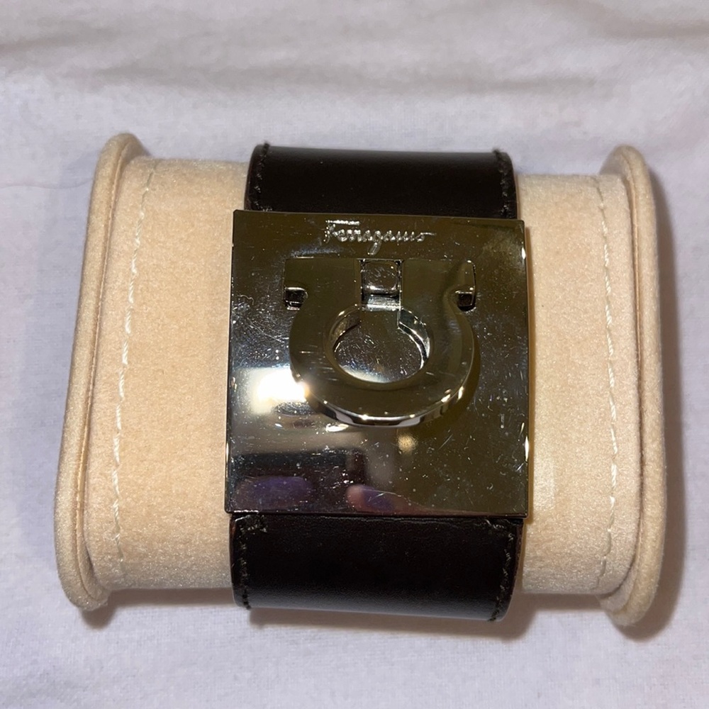 Vintage SALVATORE FERRAGAMO Gancini Leather Cuff Bracelet/Silver-tone turn-lock